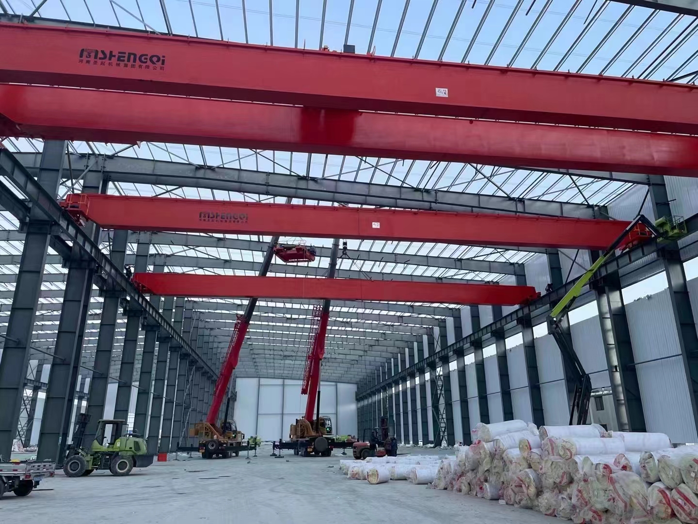 雙梁橋式起重機(jī)安裝現(xiàn)場(chǎng) 雙梁橋式起重機(jī)安裝現(xiàn)場(chǎng)